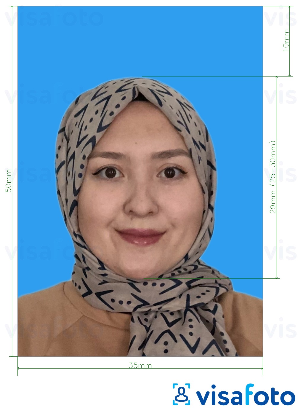 Example of photo for Malaysia Passport 35x50 mm blue background with exact size specification