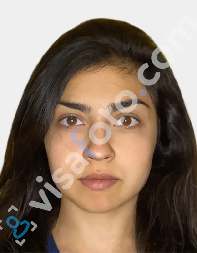 Example of a French visa photo